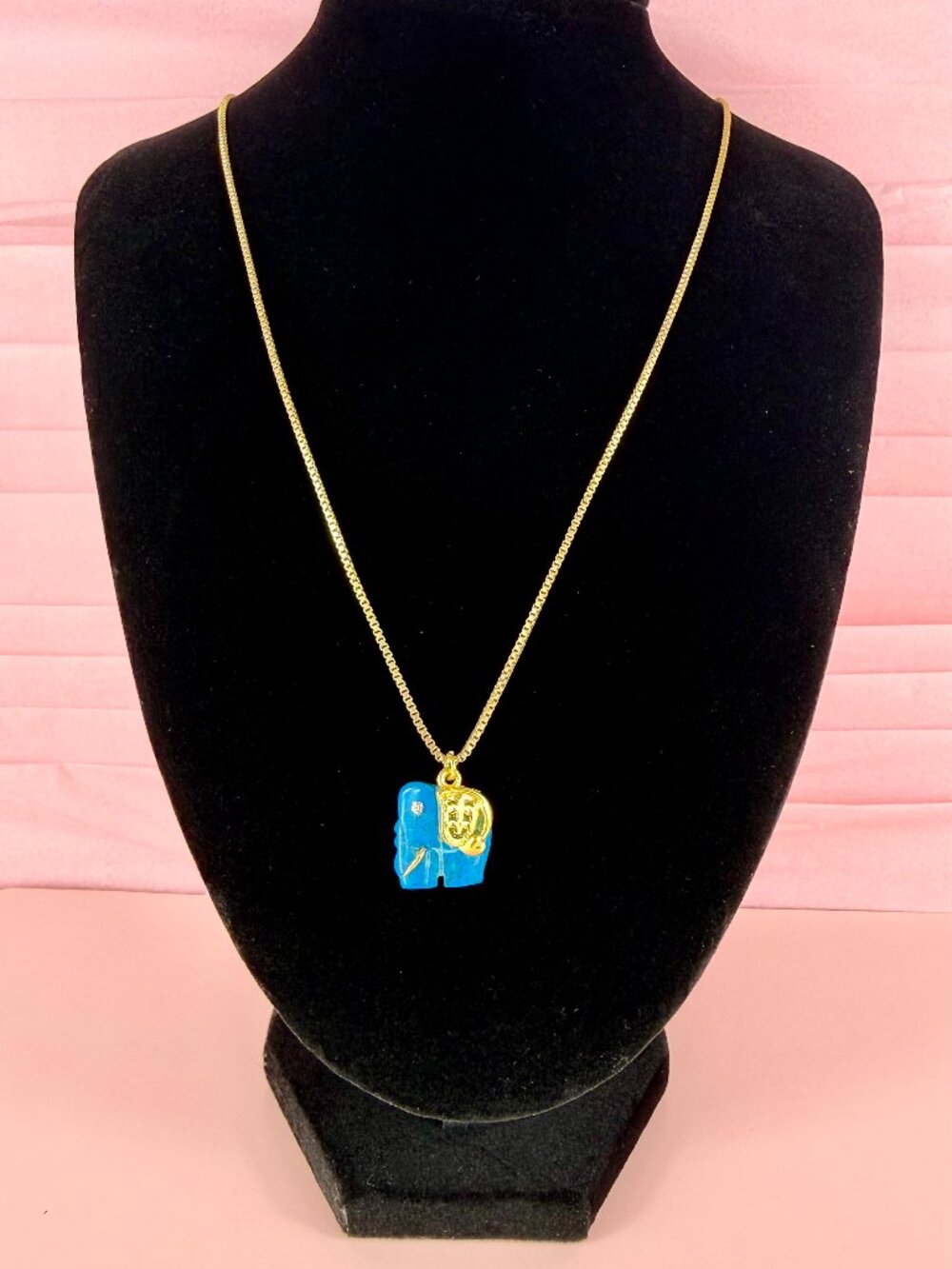 Vintage Gold Tone Turquoise Carved Elephant Pendant 22" Necklace